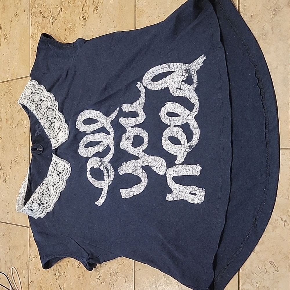 Lace collar t-shirt
